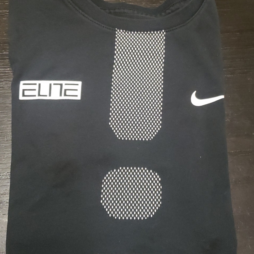 Black Nike tee